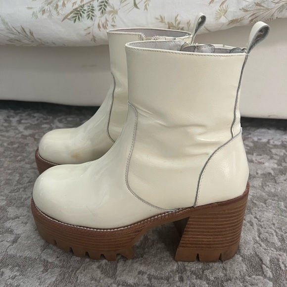 Jeffrey Campbell Quavo Booties In Ice Crinkle Patent - Picture 1 of 5